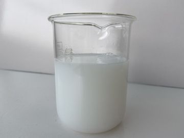O emoliente branco do silicone da emulsão do abrilhantador de couro Nonionic do PVC do plutônio, melhora o efeito do brilho do produto e a sensação